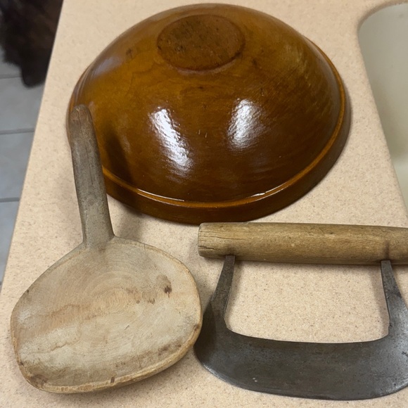 Vintage antique Wooden Bowl with spoon and food chopper Utensils - Picture 4 of 5